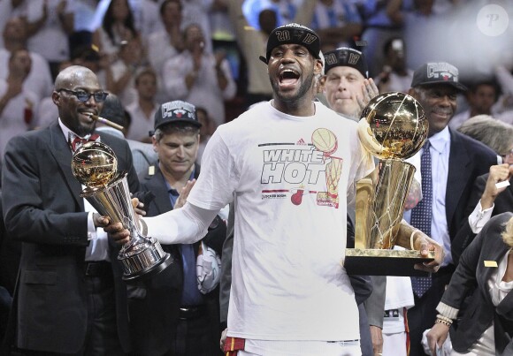 LeBron James après avoir décroché le titre de MVP des finales le 20 juin 2013 à Miami