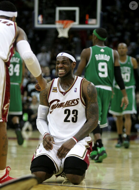 LeBron James après un match face aux Celtics de Boston avec les Cavaliers de Cleveland, le 3 mai 2010