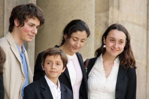 Ingrid Betancourt avec Lorenzo et Mélanie, ses enfants, et le petit Stanislas, son neveu, reçus par Nicolas Sarkozy au palais de l'Elysée, le 4 juillet 2008. Deux jours après sa libération.