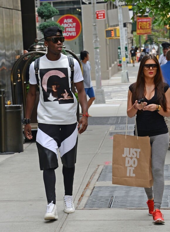 Paul Pogba et sa compagne font du shopping à New York, le 24 juillet 2014