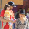 Exclusif - La chanteuse Shakira, son compagnon Gerard Piqué et leur fils Milan se promènent au Tibidabo, un parc d'attractions à Barcelone, le 19 juillet 2014.