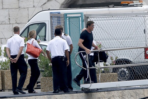 Sylvester Stallone, son épouse Jennifer Flavin et leurs filles Sistine, Sophia et Scarlet embarquent sur le luxueux bateau à Nice, le 25 juillet 2014