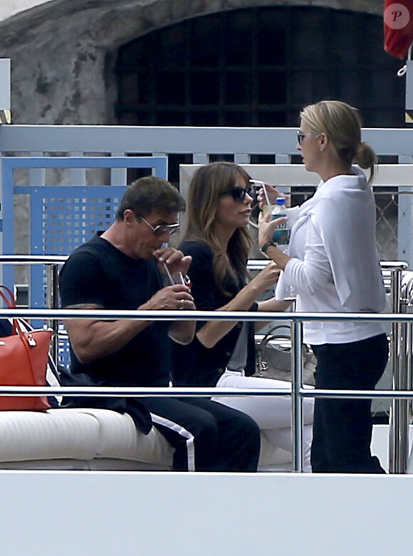 Sylvester Stallone, son épouse Jennifer Flavin et leurs filles Sistine, Sophia et Scarlet embarquent sur le luxueux bateau à Nice, le 25 juillet 2014