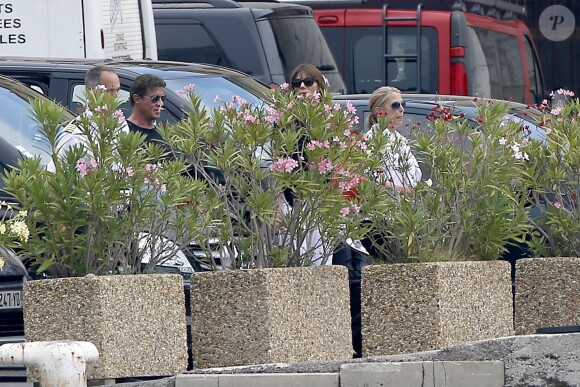 Sylvester Stallone, son épouse Jennifer Flavin et leurs filles Sistine, Sophia et Scarlet embarquent sur le luxueux bateau à Nice, le 25 juillet 2014