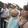 Rachele et Emma, son épouse et sa fille, attendaient Vincenzo Nibali pour fêter sa victoire dans le Tour de France, le 27 juillet 2014 sur les Champs-Elysées, à Paris.