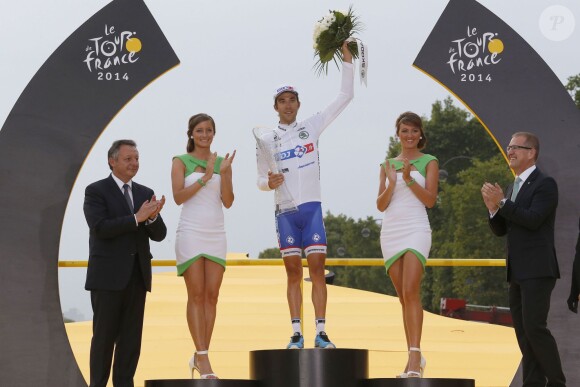 Thibaut Pinot, 3e et meilleur jeune du Tour de France 2014, sur le podium le 27 juillet 2014 sur les Champs-Elysées.