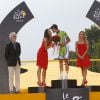 Alessandro De Marchi (coureur le plus combatif). A sa gauche, Marion Rousse, compagne de Tony Gallopin. Arrivée du Tour de France 2014, le 27 juillet 2014 sur les Champs-Elysées.