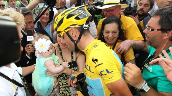 Vincenzo Nibali : Sa femme Rachele et son bébé Emma fêtent leur champion