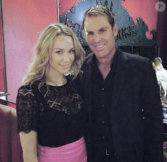 Récemment séparé d'Elizabeth Hurley, Shane Warne a officialisé sa romance avec sa nouvelle compagne, une certaine Emily Scotto, DJette de son état.