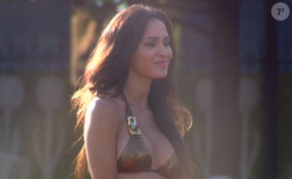 Leïla divine lors de l'élection de Miss Secret Story 2014, dans Secret Story 8 (TF1)