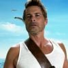 Rob Lowe se la joue dresseur délirant de requins dans une vidéo déjantée pour la "Shark Week" de la chaîne américaine Discovery.