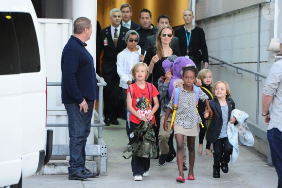 Angelina Jolie et ses enfants Shiloh, Maddox, Pax, Zahara, Vivienne et Knox arrivent à Sydney en Australie le 6 septembre 2013.