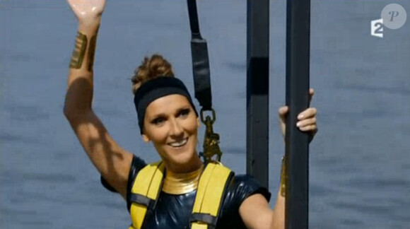 Céline Dion arrive en ski nautique sur le plateau de L'Eté indien sur France 2, le samedi 2 août 2014.