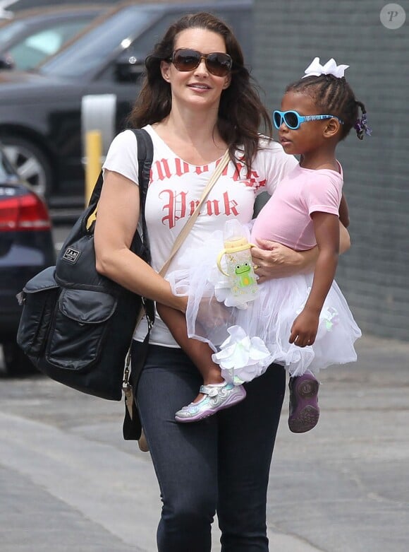Kristin Davis et sa fille Gemma sortent d'un cours de danse classique à Los Angeles, le 2 août 2014.
