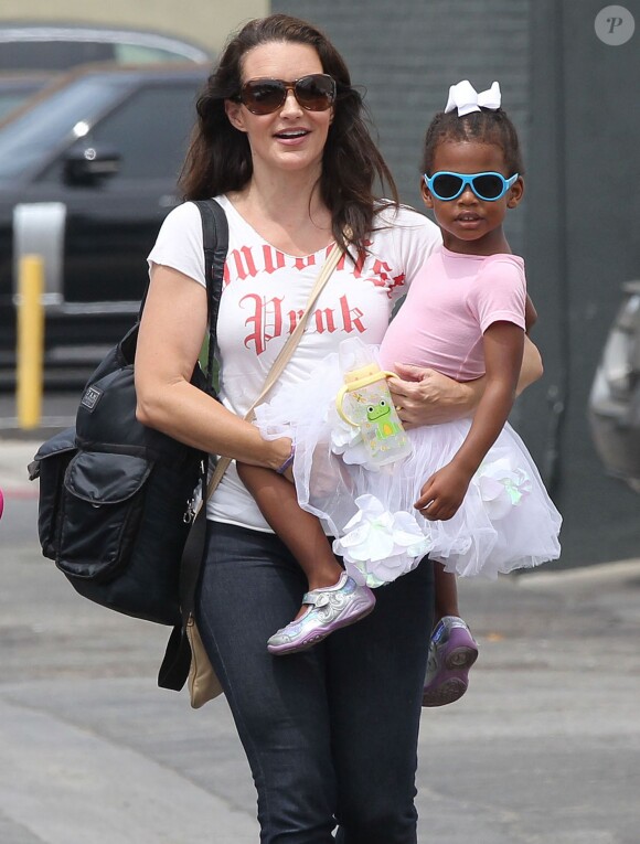 Kristin Davis et sa fille Gemma sortent d'un cours de danse classique à Brentwood, Los Angeles, le 2 août 2014.