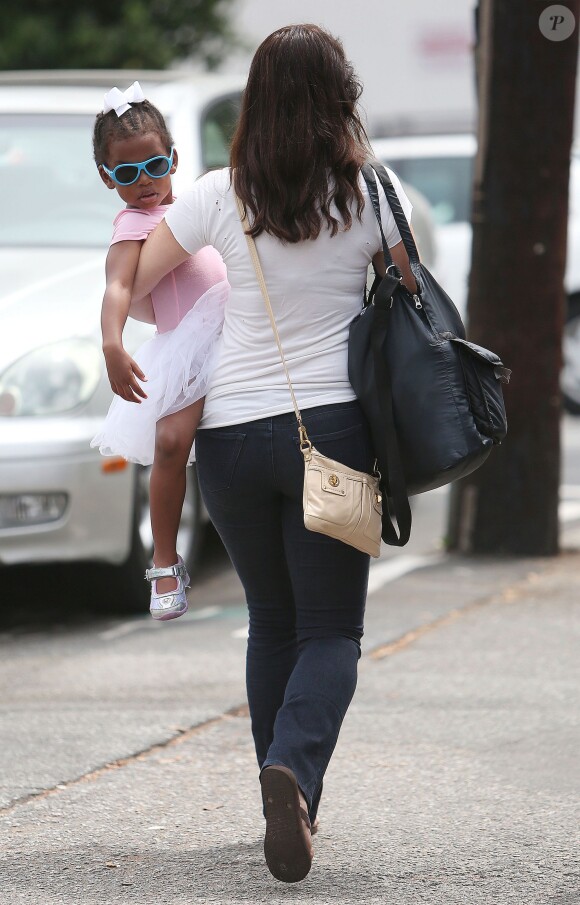 Kristin Davis et sa fille Gemma sortent d'un cours de danse classique à Brentwood, Los Angeles, le 2 août 2014.