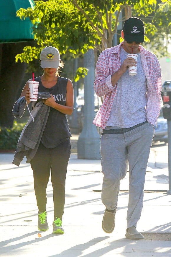 Rachel Bilson, enceinte, et son compagnon Hayden Christensen à Studio City, Los Angeles, le 30 juin 2014.