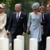 Kate Middleton, le roi Philippe de Belgique, la reine Mathilde, le prince Harry et le prince William Kate Middleton, duchesse de Cambridge, au cimetière militaire Saint-Symphorien de Mons, en Belgique, le 4 août 2014 dans le cadre des commémorations du centenaire de la Première Guerre mondiale.