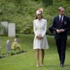 Le duc et la duchesse de Cambridge en visite solennelle au cimetière militaire Saint-Symphorien de Mons, en Belgique, le 4 août 2014 dans le cadre des commémorations du centenaire de la Première Guerre mondiale.