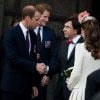 Le duc William et la duchesse Catherine de Cambridge et le prince Harry, accueillis par le bourgmestre en titre Elio Di Rupo, ont été acclamés lors de leur visite officielle à Mons, en Belgique, le 4 août 2014 dans le cadre des commémorations du centenaire de la Première Guerre mondiale.