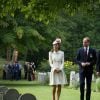 Kate Middleton et le prince William, ainsi que le prince Harry et David Cameron, ont pris part avec le roi Philippe et la reine Mathilde de Belgique à la cérémonie du souvenir organisée au cimetière Saint-Symphorien de Mons, le 4 août 2014, dans le cadre des commémorations du centenaire de la Première Guerre mondiale.