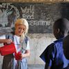 La chanteuse Christina Aguilera, lors de son voyage au Rwanda en juin 2013 pour la campagne World Hunger Relief.