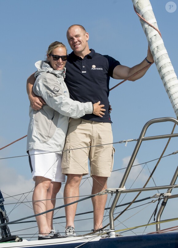 Zara Phillips et son mari Mike Tindall ont participé le 6 août 2014 à l'Artemis Challenge, une régate caritative disputée au cours de la semaine de régates de Cowes, au large de l'île de Wight.