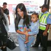 Kim Kardashian et North West arrivent à l'aéroport Bob Hope de Burbank, le 7 août 2014.