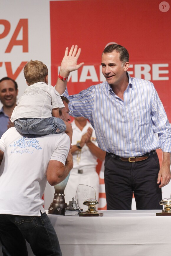 Le roi Felipe VI d'Espagne présidait le 9 août 2014 à Palma de Majorque la cérémonie de remise des trophées de la 33e Copa del Rey.