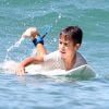 Exclusif - Harry, le fils de Simon Baker âgé de 13 ans, fait du surf à Santa Monica, le 30 juillet 2014.
