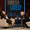 Chelsea Handler sur le plateau de son émission Chelsea Lately, avec Melissa McCarthy, le 3 juillet 2014.