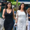 Kim Kardashian et sa soeur Kourtney Kardashian enceinte se rendent dans leur boutique "Dash" à New York, le 12 août 2014.