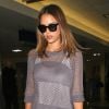 Jessica Alba arrive à l'aéroport LAX de Los Angeles. Le 14 août 2014