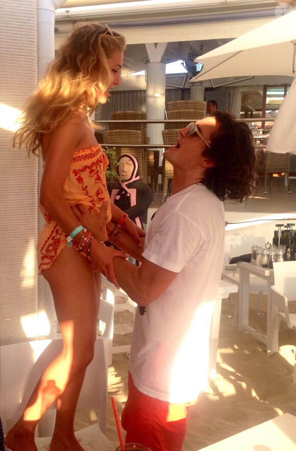 Exclusif - L'acteur Orlando Bloom, en vacances à Ibiza, semble être tombée sous le charme de la jolie Suédoise Lykke Glommen. Le 6 août 2014.