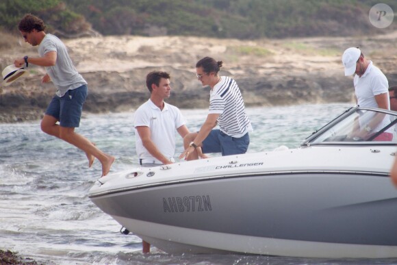 Orlando Bloom (habillé d'une marinière), en vacances à Ibiza. Le 1er août 2014.