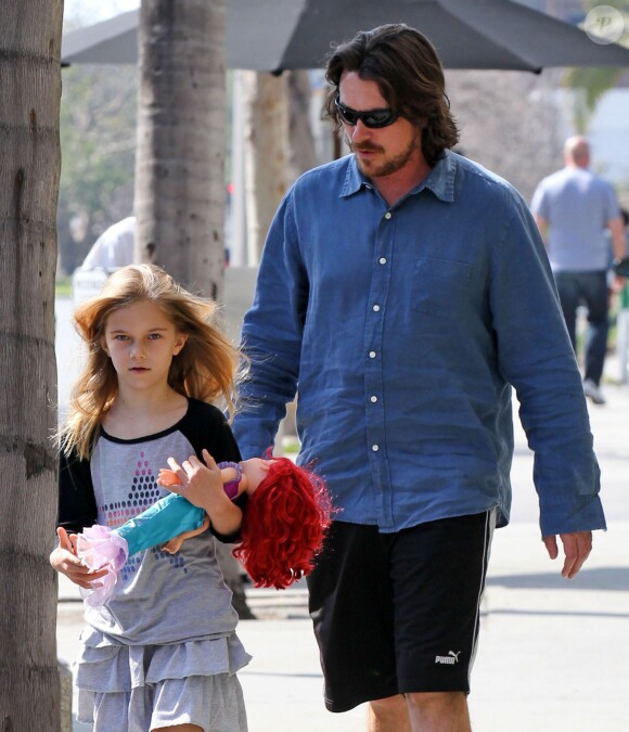 Christian Bale et sa fille Emmeline allant déjeuner à Brentwood, le 18 février 2013.