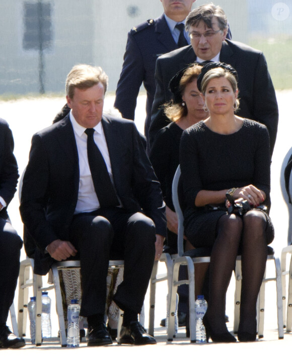 Le roi Willem-Alexander et la reine Maxima des Pays-Bas lors du rapatriement des dépouilles des victimes du vol MH 17 de la Malaysia Airlines le 23 juillet 2014 à Eindhoven