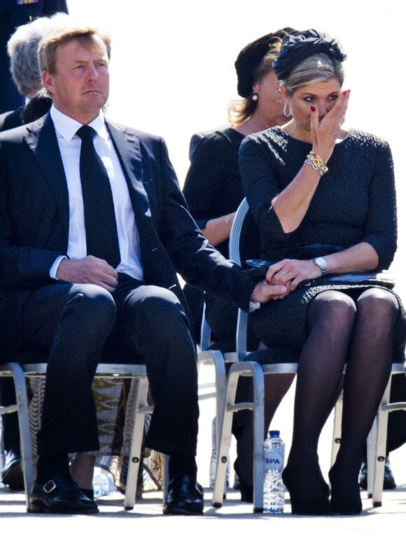 Le roi Willem-Alexander et la reine Maxima des Pays-Bas lors du rapatriement des dépouilles des victimes du vol MH 17 de la Malaysia Airlines le 23 juillet 2014 à Eindhoven