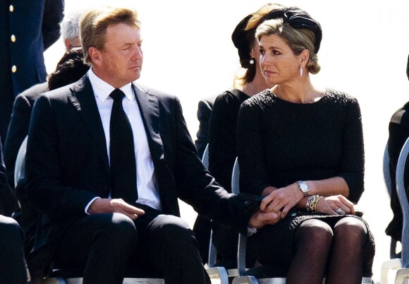 Le roi Willem-Alexander et la reine Maxima des Pays-Bas lors du rapatriement des dépouilles des victimes du vol MH 17 de la Malaysia Airlines le 23 juillet 2014 à Eindhoven