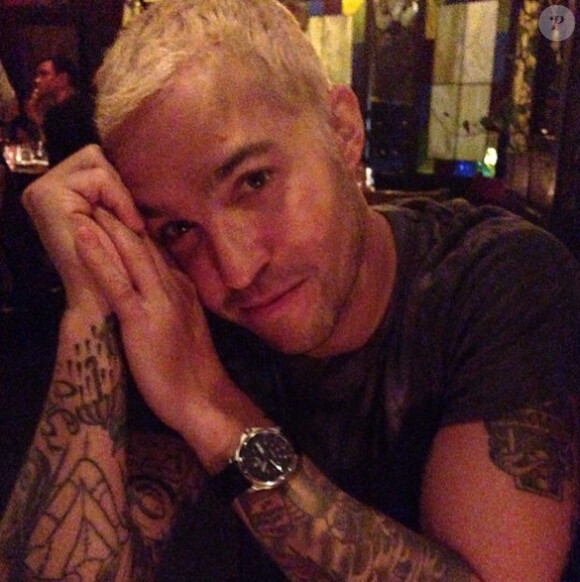Pete Wentz, devenu blond, a dévoilé sa nouvelle tête le 19 août 2014 sur Instagram.