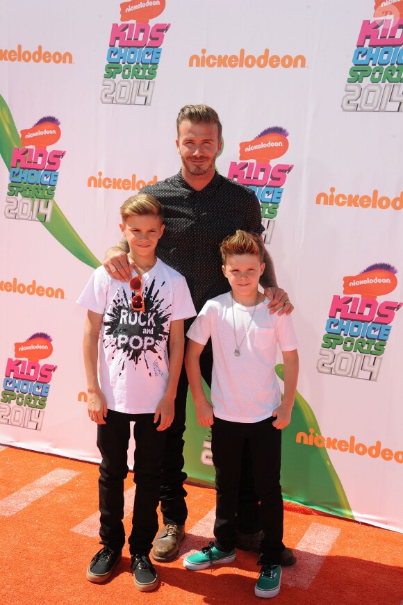 David Beckham, ses fils Romeo et Cruz Beckham - People au "Nickelodeon Kid's Choice Sports Awards" à Los Angeles. Le 17 juillet 2014