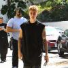 Le chanteur Justin Bieber est allé déjeuner avec un ami à Los Angeles, le 22 aout 2014.