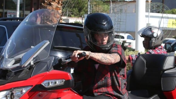 Justin Bieber chauffard : Sur son bolide, il revisite le code de la route