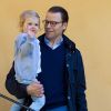 La princesse Estelle de Suède, 2 ans, entrait le 25 août 2014 à l'école, accompagnée de ses parents la princesse Victoria et le prince Daniel. La fillette débute son apprentissage à l'école Aventure à Danderyd (non loin du palais Haga, la résidence familiale), qui axe sa pédagogie sur la découverte de la nature.