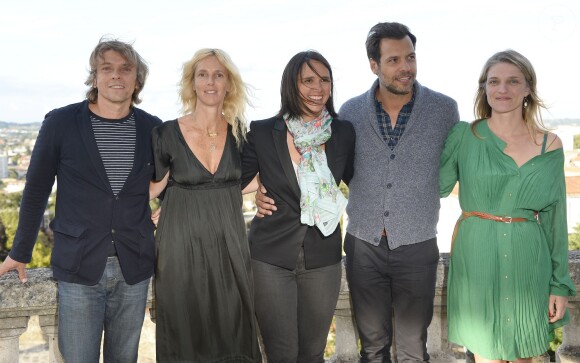 Pascal Demolon, Sandrine Kiberlain, Jeanne Herry, Laurent Lafitte et Olivia Côte posant au photocall du film "Elle l'adore" lors 7e Festival du Film Francophone d'Angoulême, à Angoulême, le 23 août 2014.