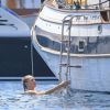 Exclusif - Poppy Delevingne profite de vacances sur un bateau à Ibiza, en compagnie de son mari James Cook et d'amis. Le 11 août 2014.