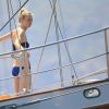 Exclusif - Poppy Delevingne profite de vacances sur un bateau à Ibiza, en compagnie de son mari James Cook et d'amis. Le 11 août 2014.