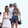 Kate Moss, son mari Jamie Hince et des amis poursuivent leurs vacances à Formentera, en Espagne. Le 28 août 2014.