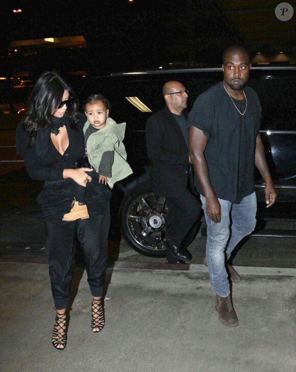Kim Kardashian, Kanye West, et leur petite fille North à l'aéroport Lax de Los Angeles, le samedi 30 août 2014.