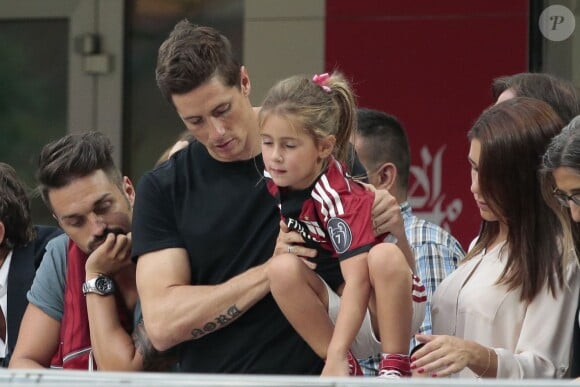 Fernando Torres avec sa femme Olalla Dominguez et leurs enfants Leo et Nora à San Siro le 31 août 2014.